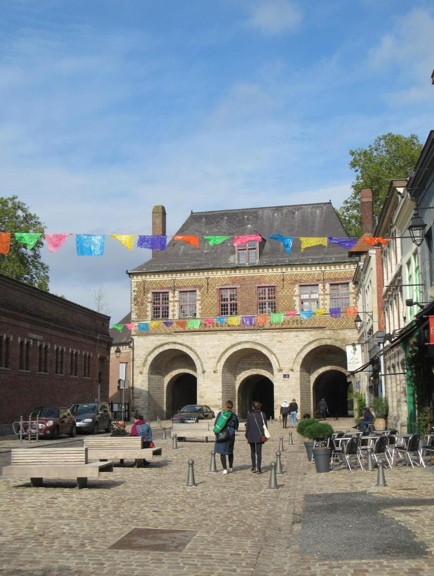 La Petite Place De La Porte De Gand *